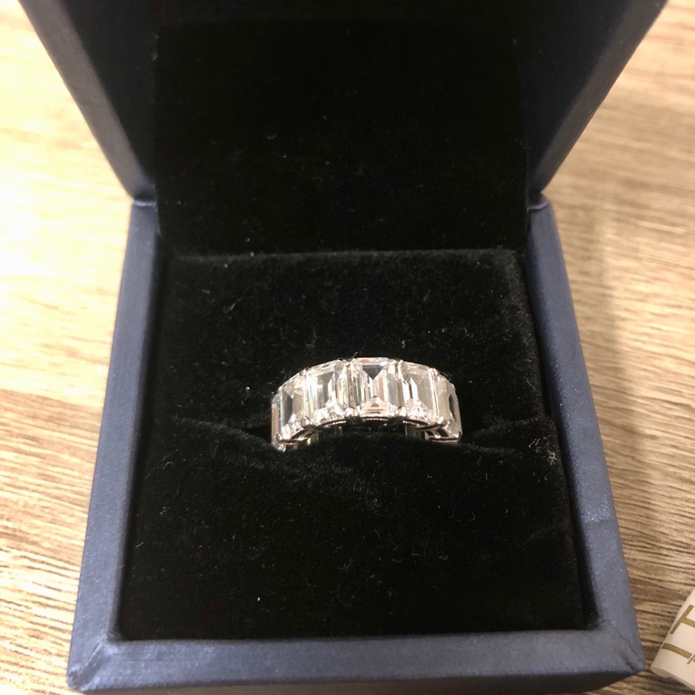 ETERNITY EMERALD DIAMOND RING BAND - Picture 6 of 8